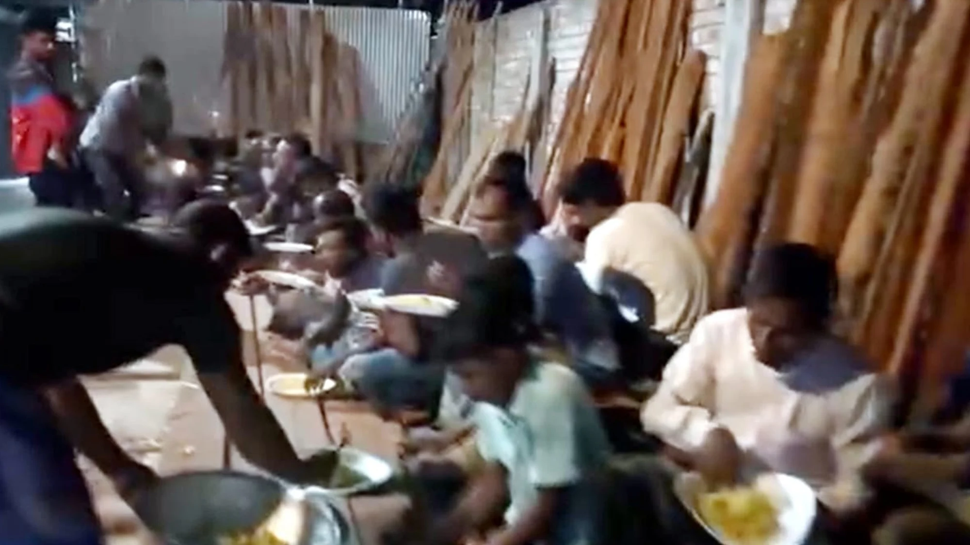 ট্রাম্পের বিজয়ে গোপালগঞ্জে খিচুড়িভোজের আয়োজন